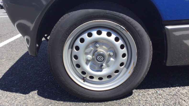 タイヤホイール前