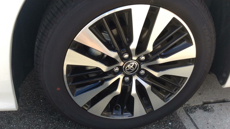 タイヤホイール前