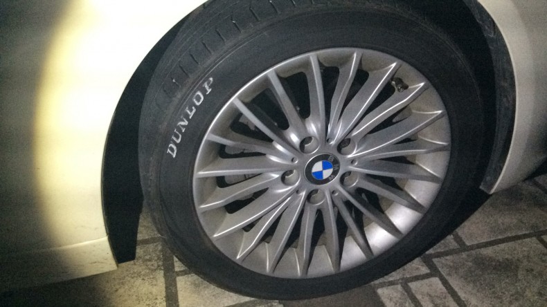 タイヤホイール前