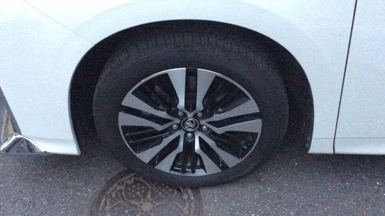 タイヤホイール前