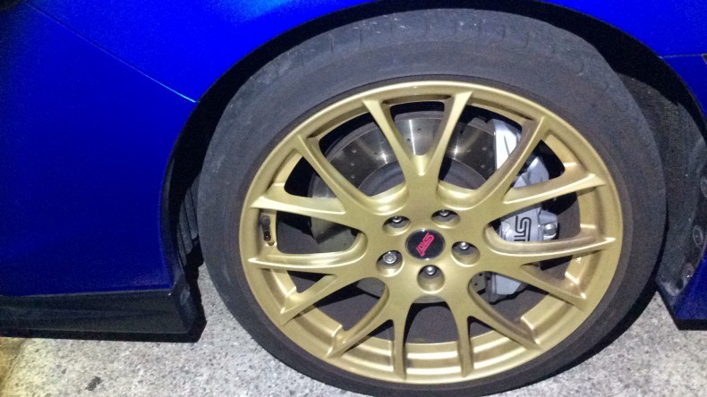 タイヤホイール前