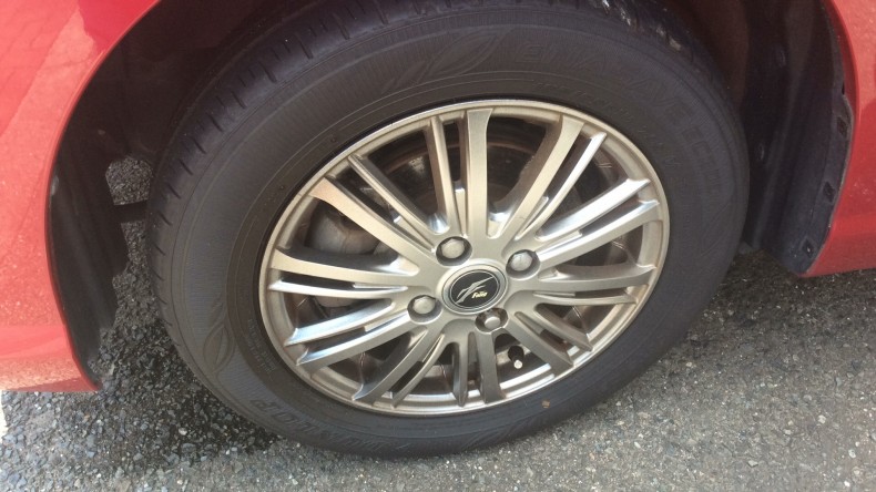 タイヤホイール前