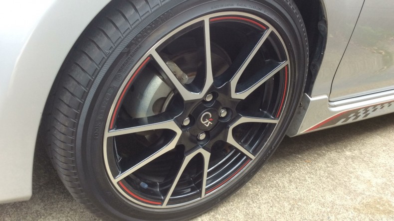 タイヤホイール前