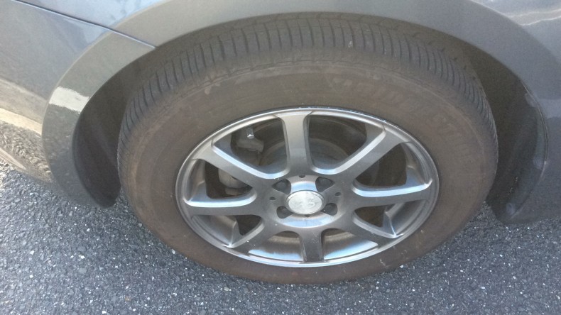 タイヤホイール前