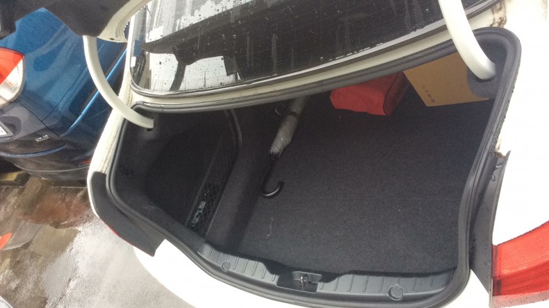 内装トランク
