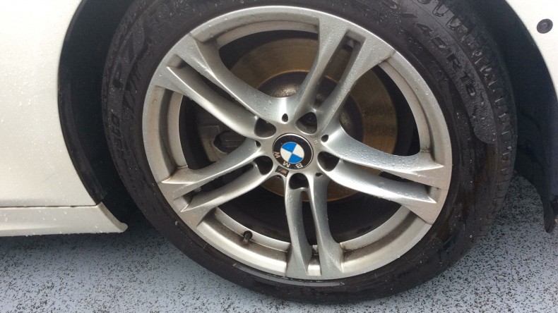 タイヤホイール前