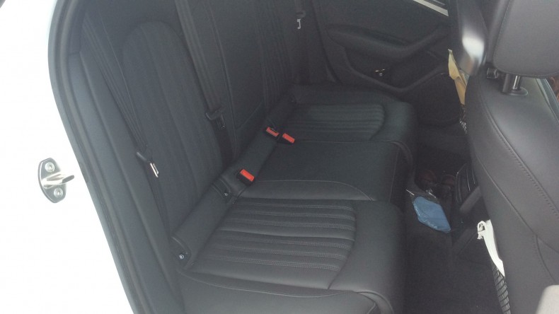 内装後方シート