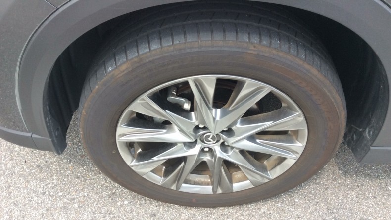 タイヤホイール前