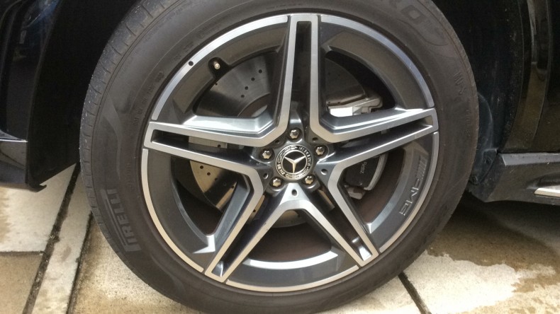 タイヤホイール前