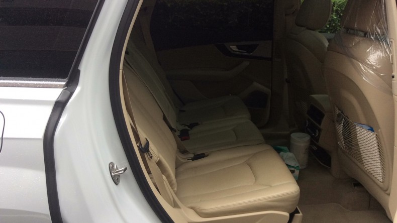 内装後方シート