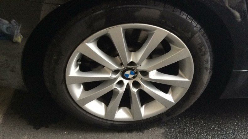 タイヤホイール前