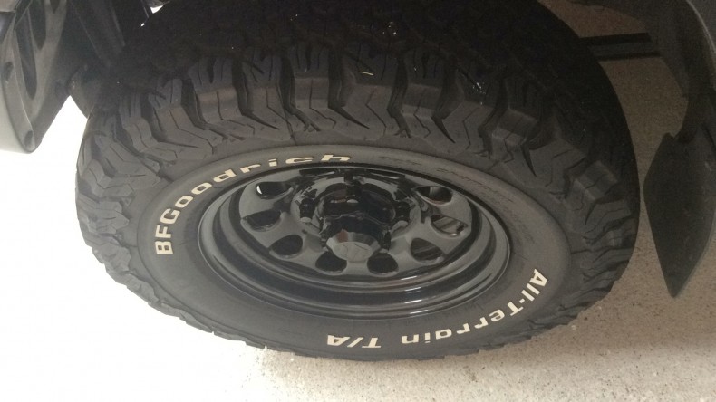 タイヤホイール前