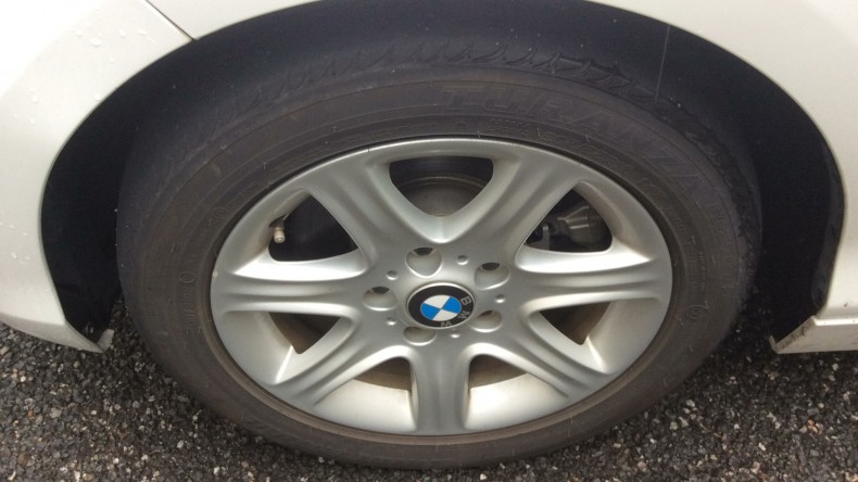 タイヤホイール前