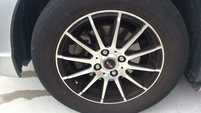 タイヤホイール前