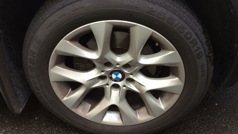 タイヤホイール前