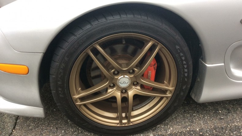 タイヤホイール前