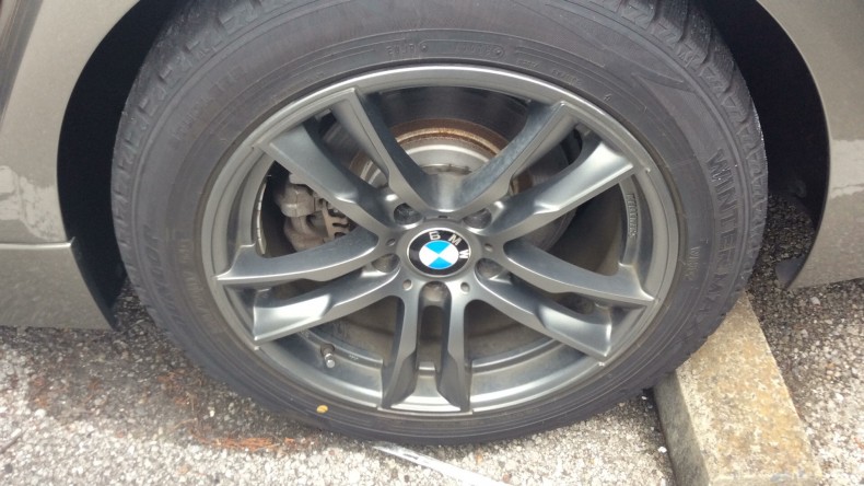 タイヤホイール前