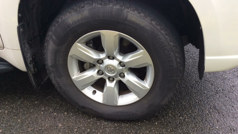 タイヤホイール前