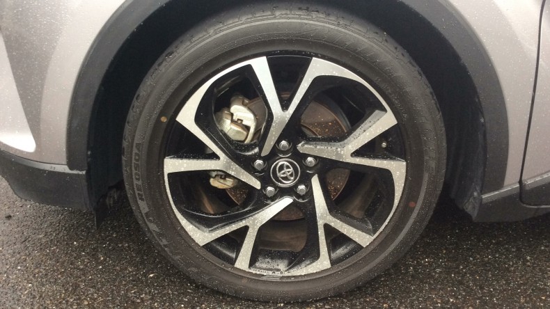 タイヤホイール前