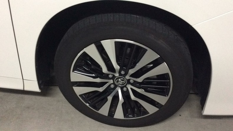 タイヤホイール前