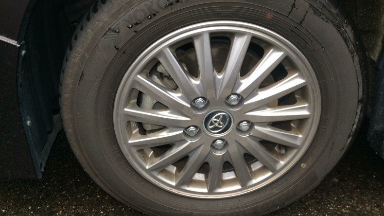 タイヤホイール前