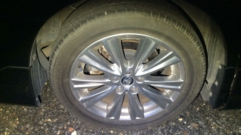 タイヤホイール前