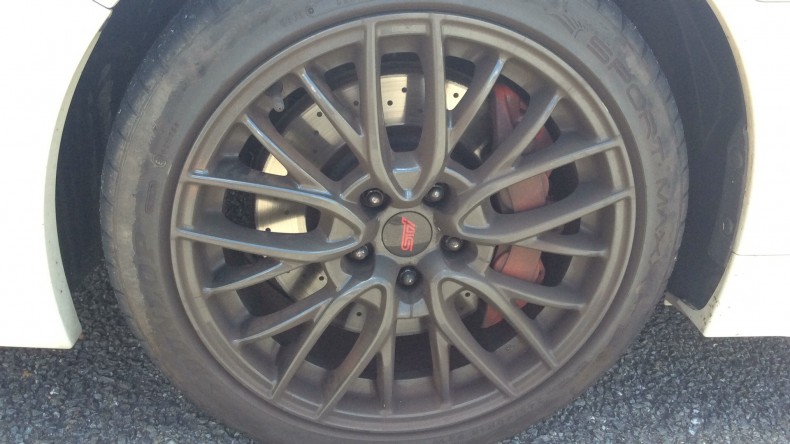 タイヤホイール前