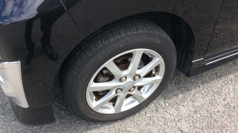 タイヤホイール前