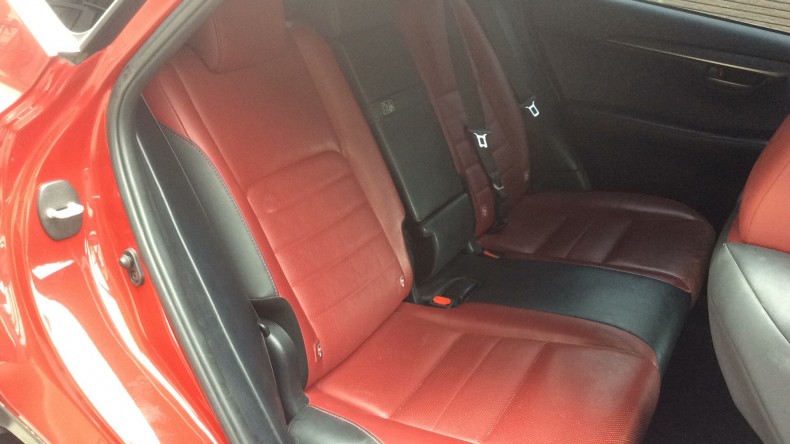 内装後方シート