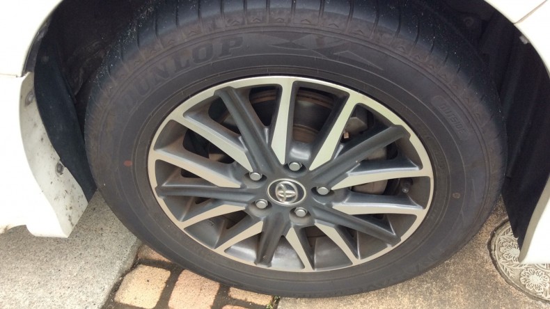 タイヤホイール前