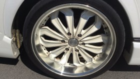 タイヤホイール前