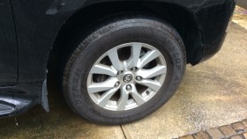 タイヤホイール前