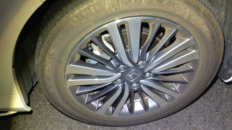 タイヤホイール前