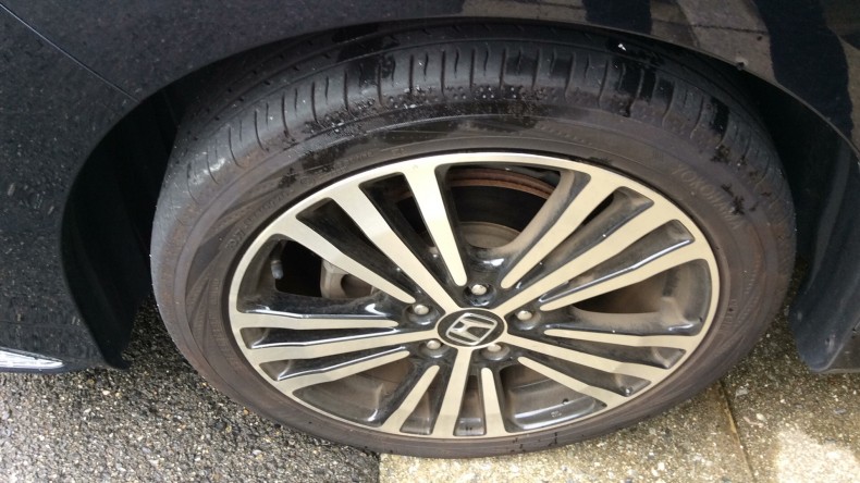 タイヤホイール前