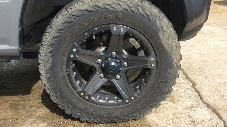 タイヤホイール前