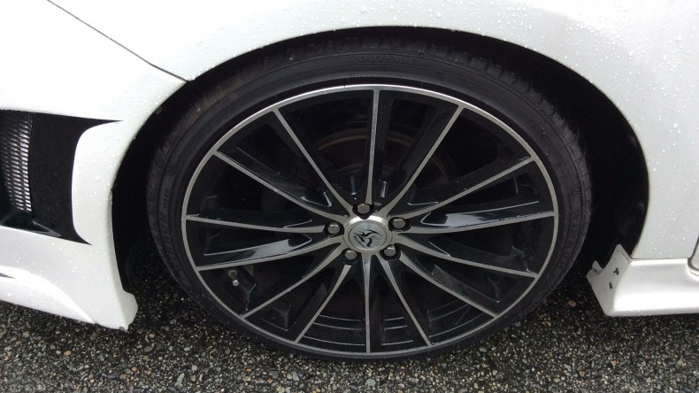 タイヤホイール前