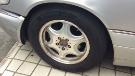 タイヤホイール前