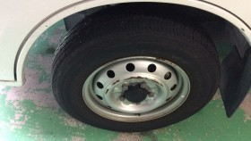 タイヤホイール前