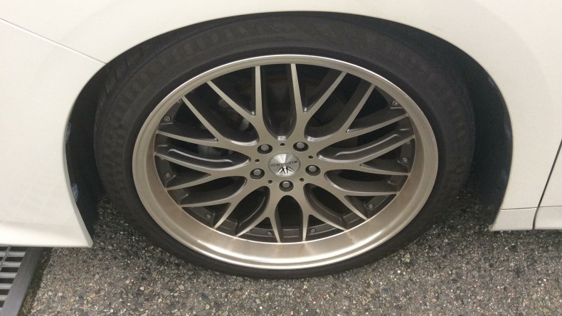 タイヤホイール前