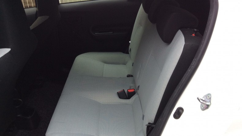 内装後方シート