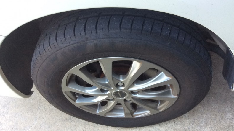 タイヤホイール前