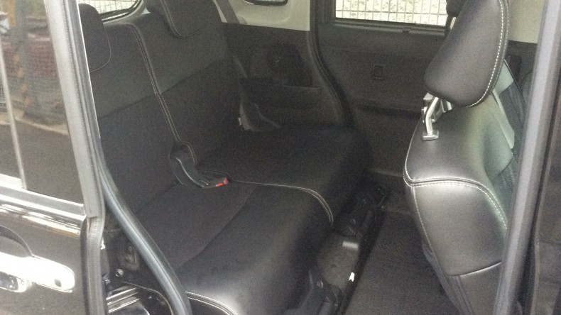 内装後方シート