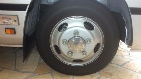 タイヤホイール前