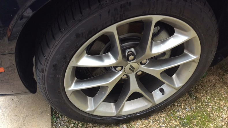 タイヤホイール前