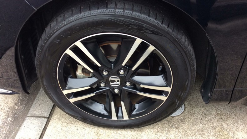 タイヤホイール前