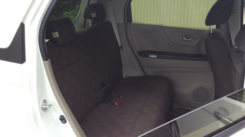 内装後方シート