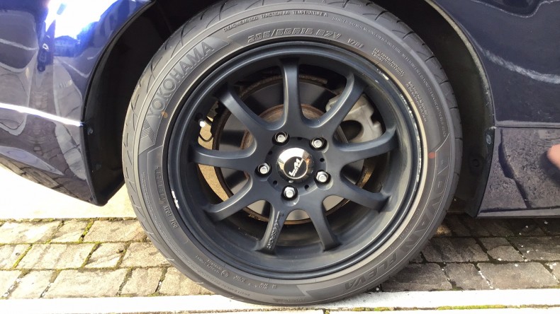 タイヤホイール前