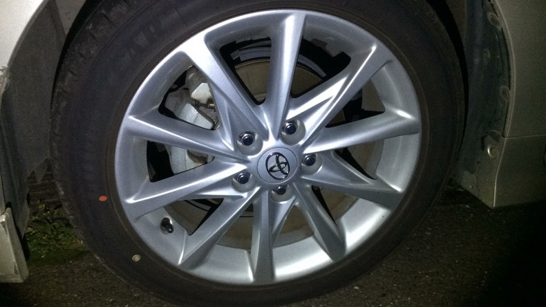 タイヤホイール前