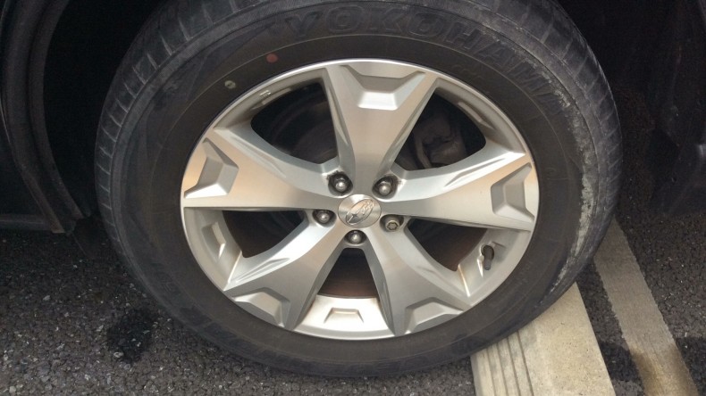 タイヤホイール前