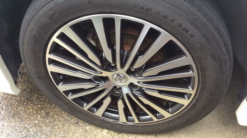 タイヤホイール前